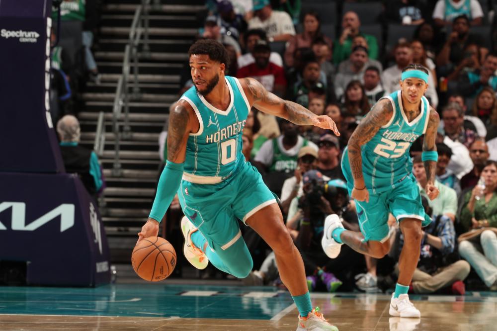 现出积极的 现出积极的